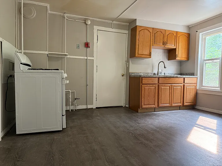 33 N Main St #2 — Photo 4