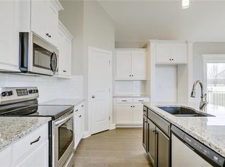 811 Cedar Ridge Dr, Raymore, MO 64083