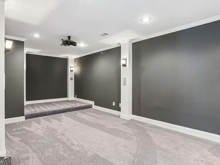 810 Freedom Way — Photo 31