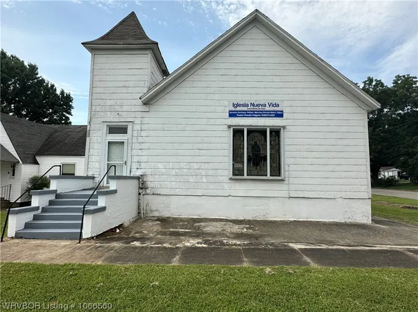 305 & 303 W Avenue C, Heavener, OK 74937