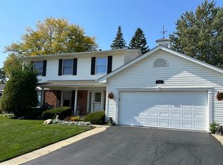 962 Kentucky Ln, Elk Grove Village, IL 60007