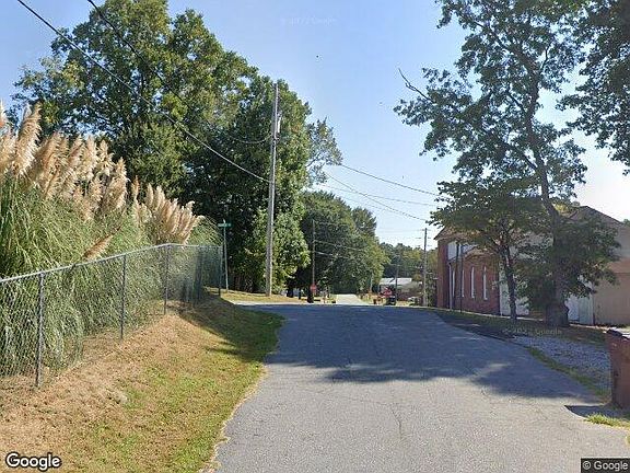 Exterior Neighborhood (street photo)