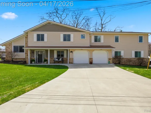 3389 Shawnee Ln, Waterford, MI 48329