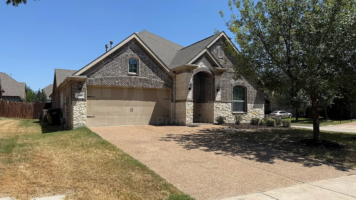 4 bed, 3.5 bath, 2654 sqft, $3,200 — Photo 1