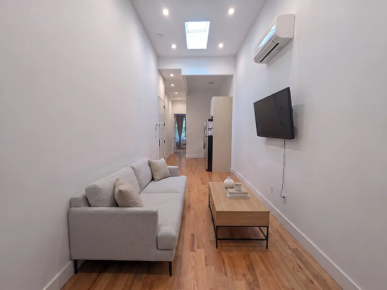 1819 Grove St #3R — Photo 3