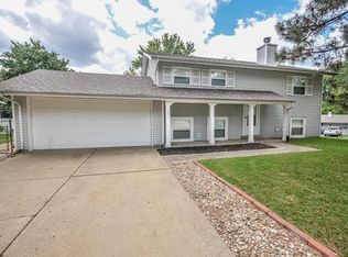 1421 Saint Theresa Ln, Saint Charles, MO