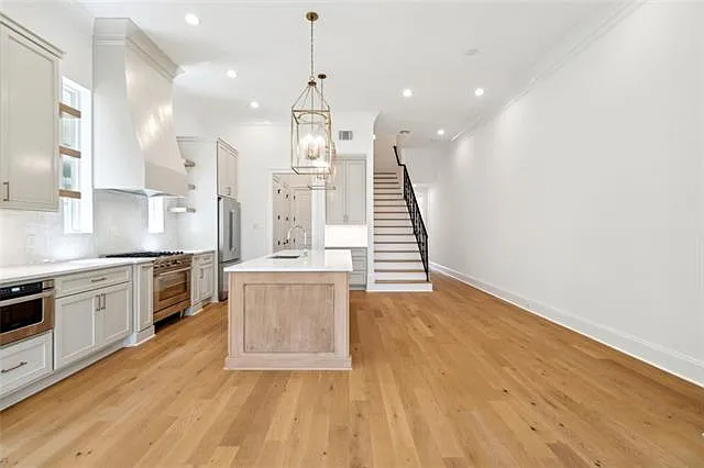 325 Focis St — Photo 6