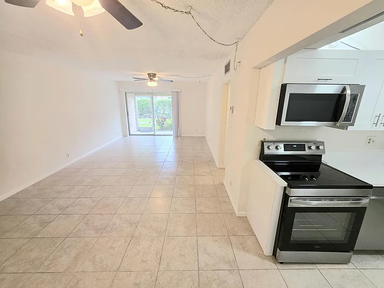 959 SE 2nd Ave #101 — Photo 7