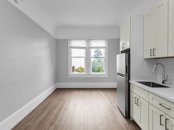 2nd image of 2136 Broderick St APT 19