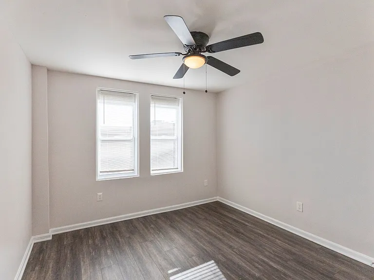 1514 N Luzerne Ave — Photo 17