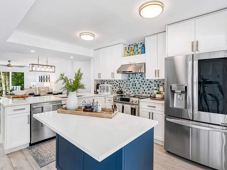 3001 Sandpiper Bay Cir — Photo 4