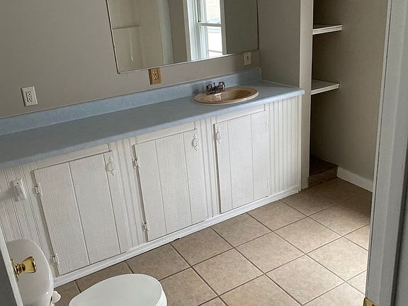 5th image of 5 S Franklin St #2F