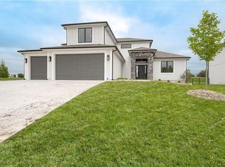 2001 Foxtail Point, Kearney, MO 64060
