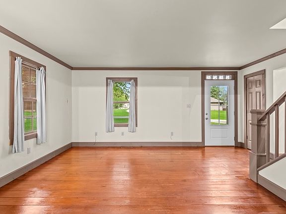 5th image of 38 Wedgewood Ln
