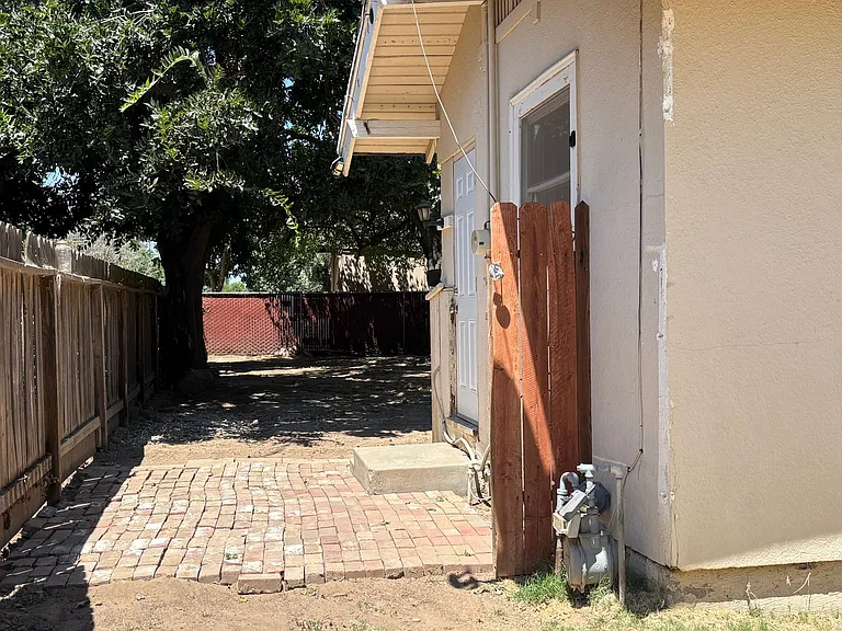 2087 N Marks Ave — Photo 7