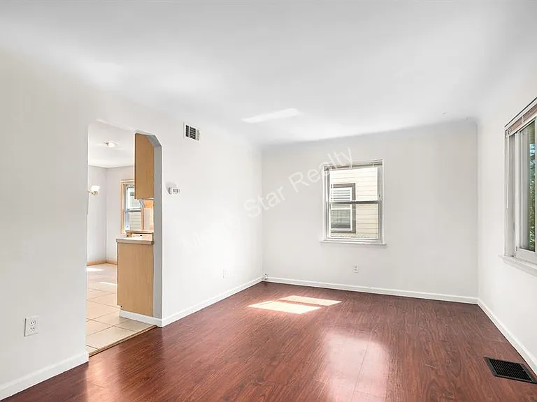 23084 Pilgrim Ave — Photo 4