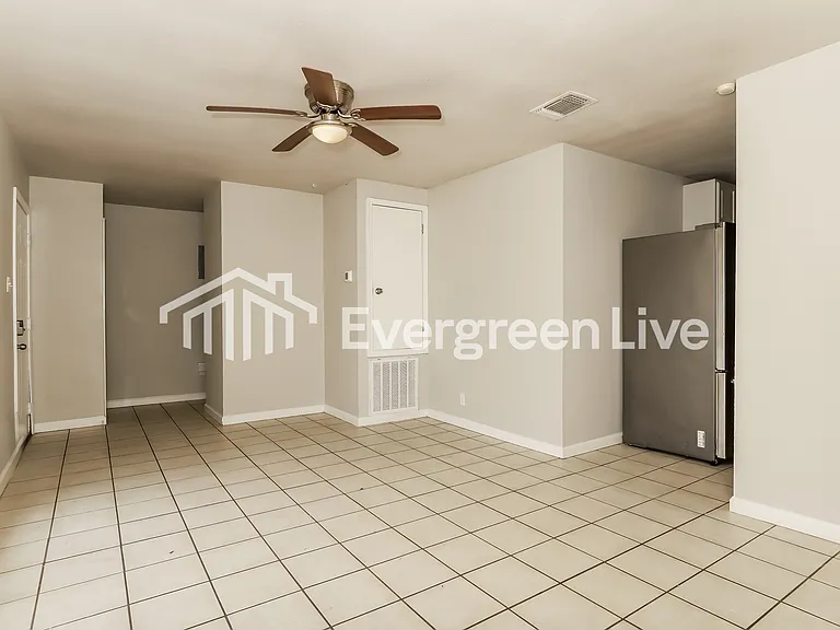738 Sterling Dr — Photo 7