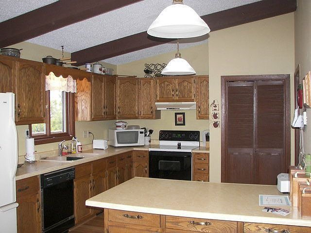 2nd image of 3354 Pinewood Dr