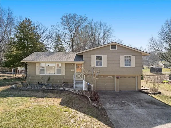 2001 Quail St, Harrisonville, MO 64701