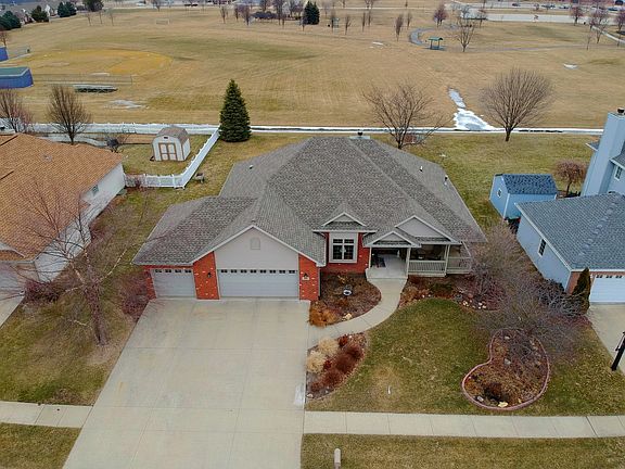 3rd image of 583 Jeffery Dr