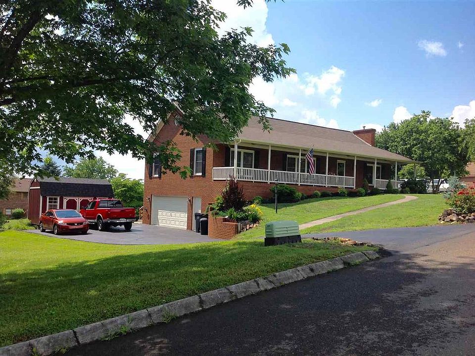 1st image of 831 Dewberry Dr