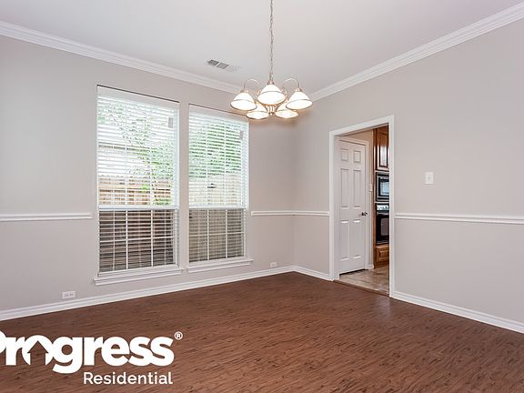 4th image of 4851 Kingsway Dr