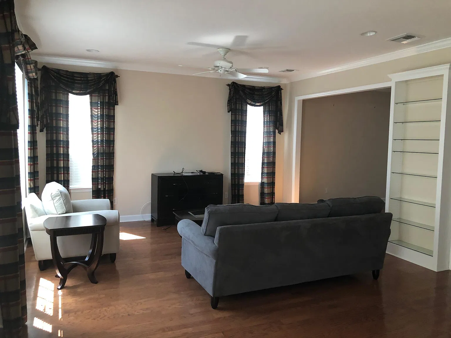 3215 Whitman Way — Photo 2