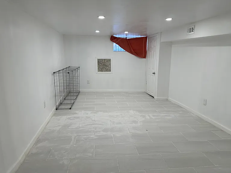 2240 Snyder Ave — Photo 11