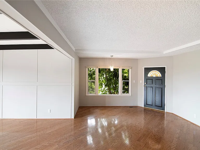 934 Highline Rd — Photo 6
