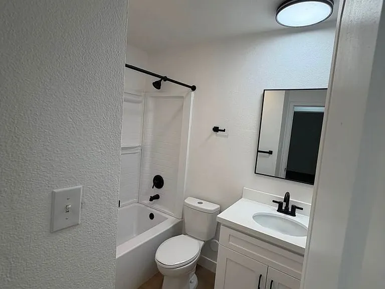 1340 Edgewood Way — Photo 3