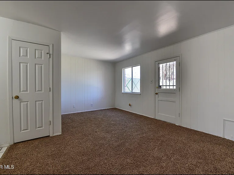 10605 Kinross Ave #B — Photo 9