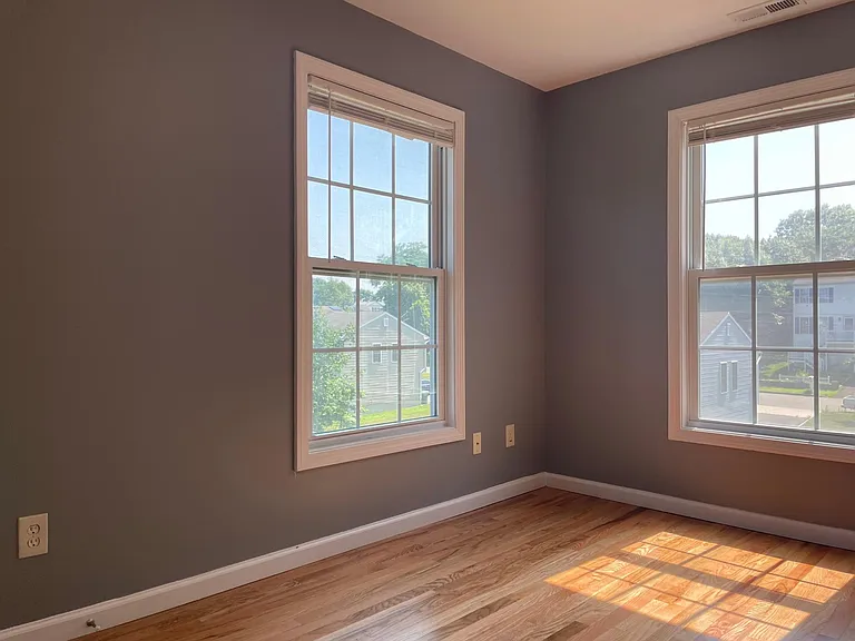 765 Hart St — Photo 32