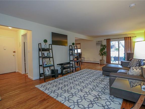 3rd image of 16 Brevoort Dr APT 1A