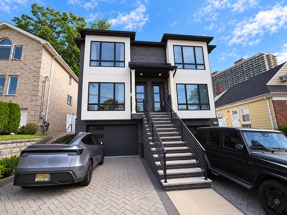 211 Slocum Way