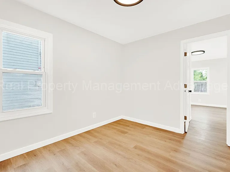 1513 E Meyers Ave — Photo 17