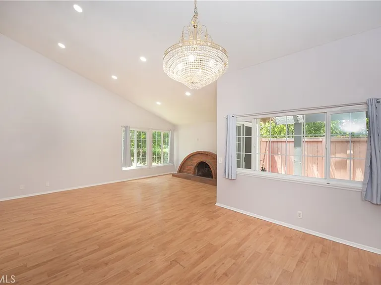 1709 Beechwood Ave — Photo 5
