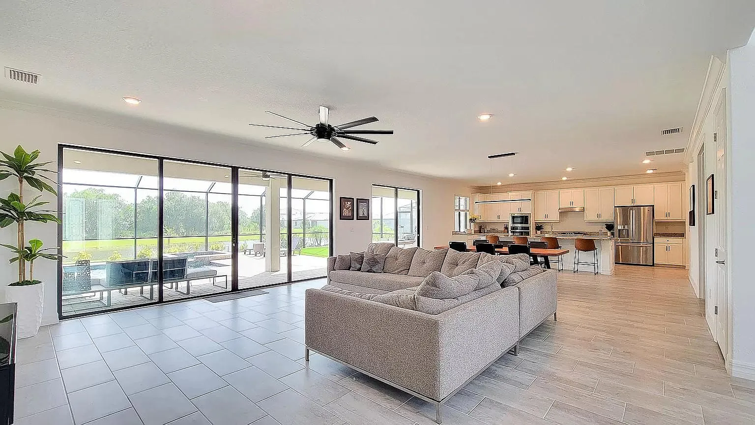 5 bed, 4.5 bath, 3945 sqft, $7,800 — Photo 4