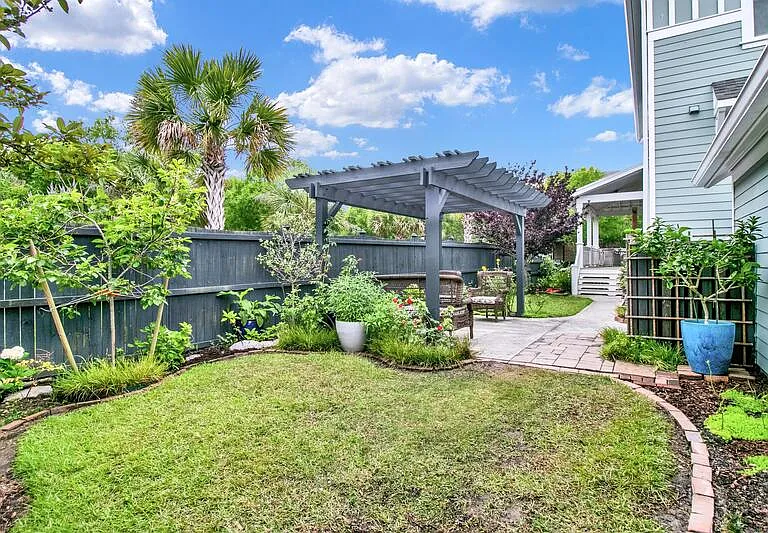 1347 Appling Dr — Photo 3