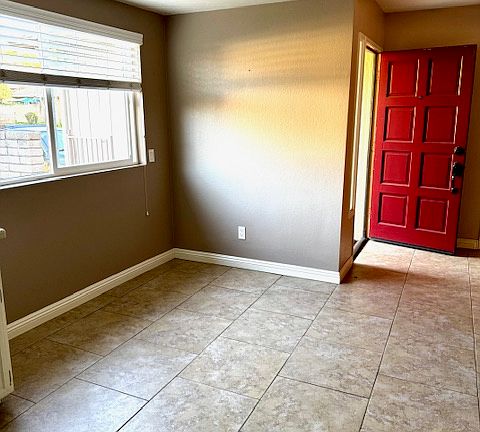 4th image of 2691 Laramie Rd