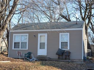 1243 E 36th Ct, Des Moines, IA 50317