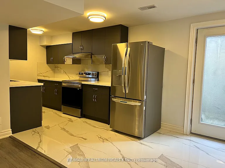 122 Auckland Dr #BASEMENT — Photo 2