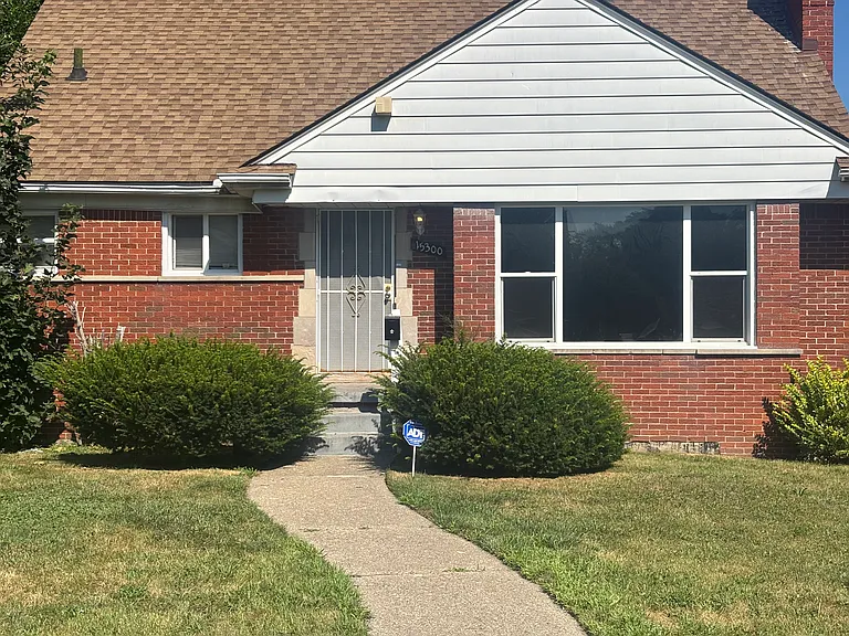 15300 Stahelin Ave — Photo 1