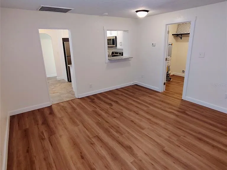 2230 Grove St S — Photo 10