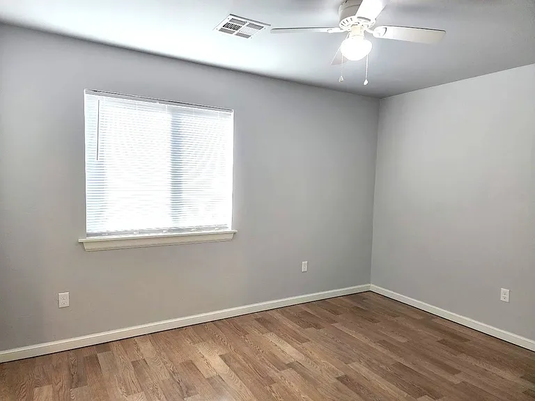 Campbell St Duplex — Photo 33