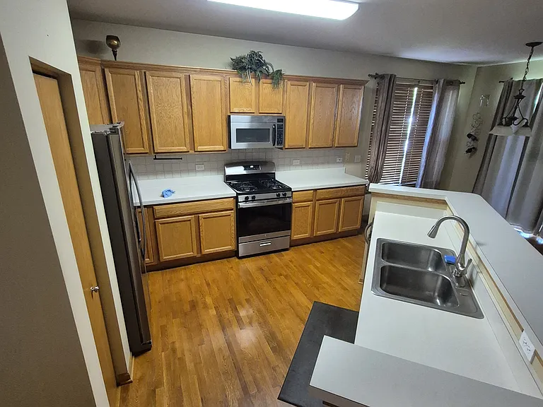 1628 Devonshire Ln — Photo 6