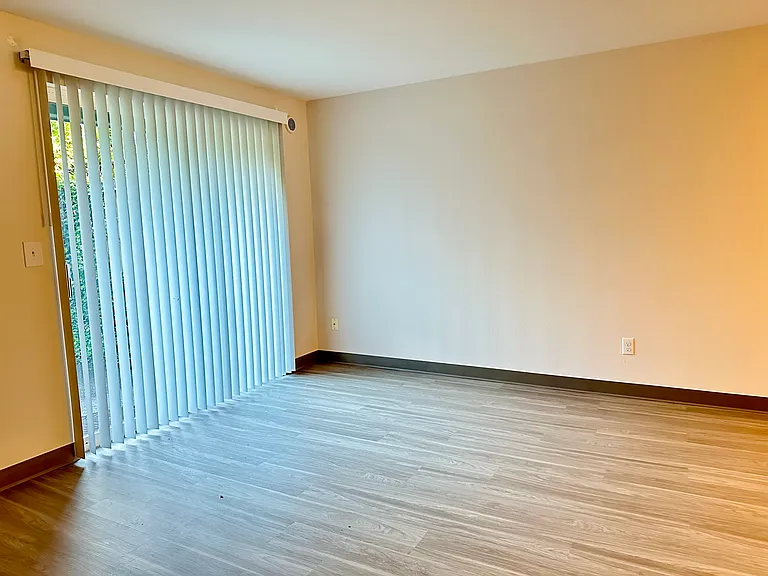 Village Glen Apartments — Photo 9