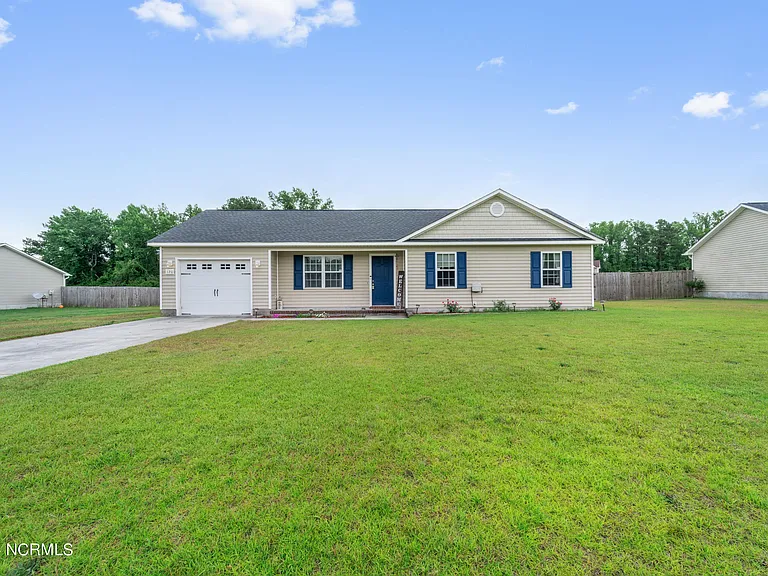 120 Woodbury Farm Dr — Photo 1