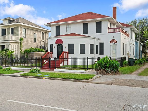 2nd image of 1919 Rosenberg St