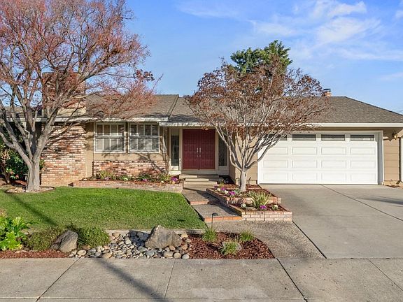 2nd image of 710 Chatsworth Pl