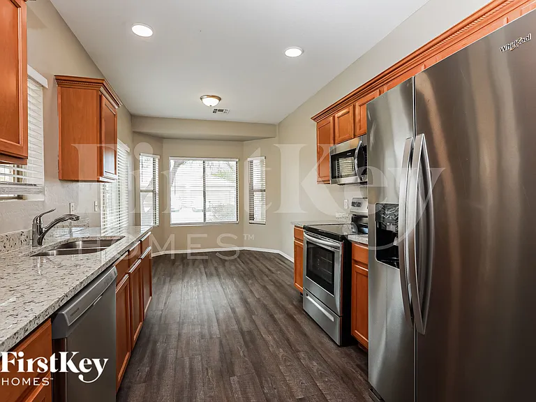 2850 E Silverbell Rd — Photo 8